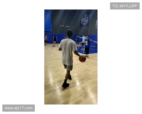 深圳滑板队战术揭秘：滑板巨献背后的团队默契与技巧探讨