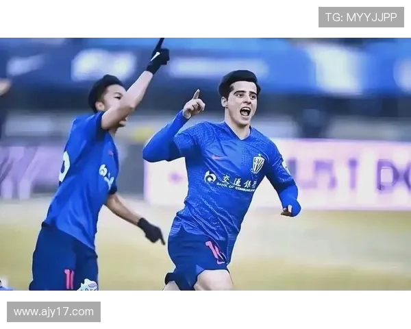 上海申花鏖战劲旅展现团队精神再掀中超冠军争夺高潮 上海申花鏖战劲旅展现团队精神再掀中超冠军争夺高潮